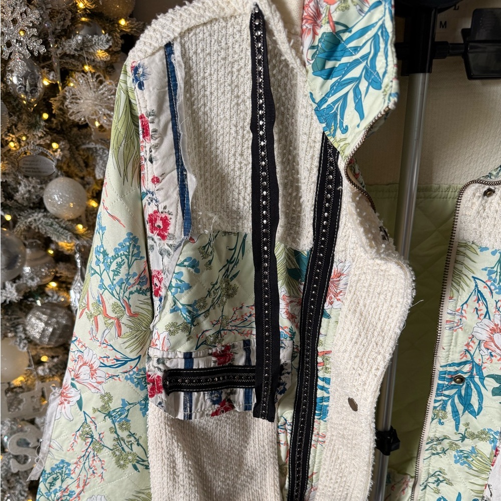 POL Floral Quilted Jacket with Hood - Picture 2 of 11